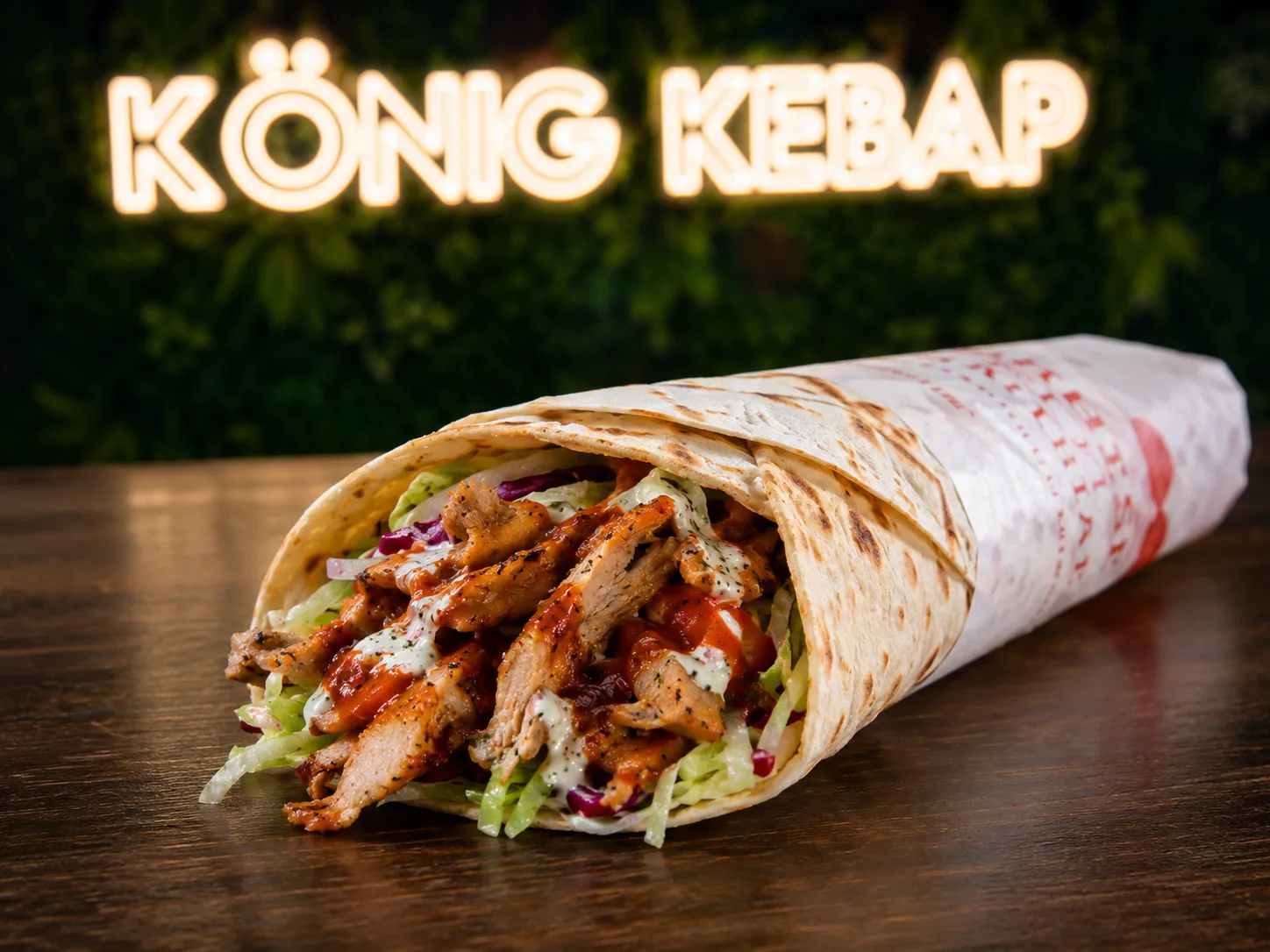 Hähnchen Dürüm mit frischem Gemüse und Sauce bei König Kebap Dachau